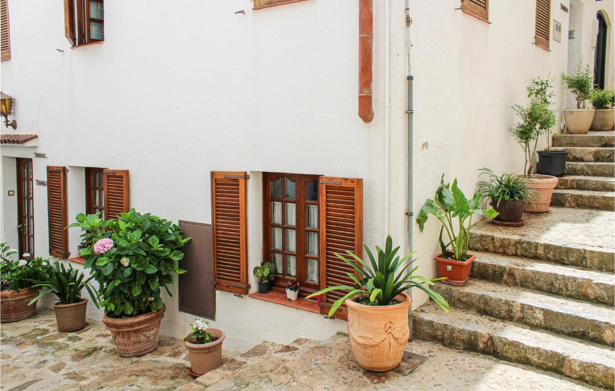 Amazing Apartment In Tossa De Mar With Wifi Exterior photo